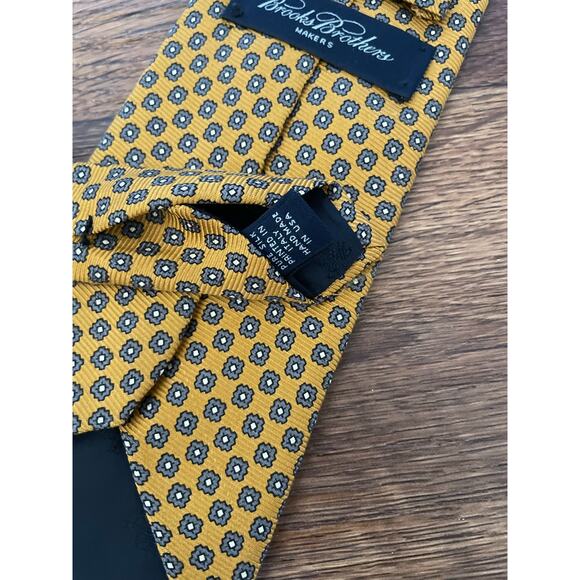 Brooks Brothers gold tie with blue geometric floral like pattern - Picture 8 of 16